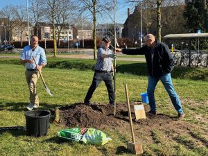 Lees meer over het artikel Bomen verbinden: lustrum Stichting Boomrijk Lingewaard
